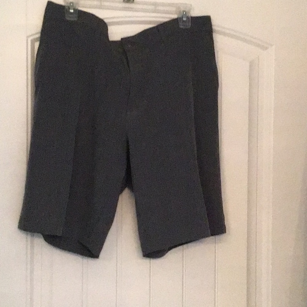 Men’s gray shorts